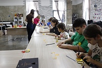 «Космос, который мы создаём вместе» — именно так называлась наша встреча, посвящённая Дню космонавтики в рамках семейных выходных. - фото № 7