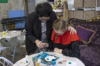 В минувшие выходные в нашем центре снова царила атмосфера совместного творчества. Состоялась очередная встреча в рамках проекта «Семейные выходные» для детей с инвалидностью и их семей. - фото № 1