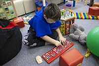 В минувшие выходные в нашем центре снова царила атмосфера совместного творчества. Состоялась очередная встреча в рамках проекта «Семейные выходные» для детей с инвалидностью и их семей. - фото № 8