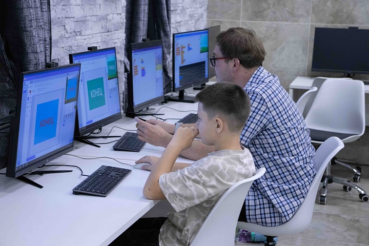 Провели творческую и образовательную субботу с детьми и родителями.