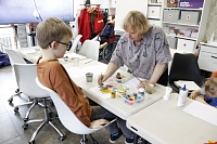 «Космос, который мы создаём вместе» — именно так называлась наша встреча, посвящённая Дню космонавтики в рамках семейных выходных. - фото № 5