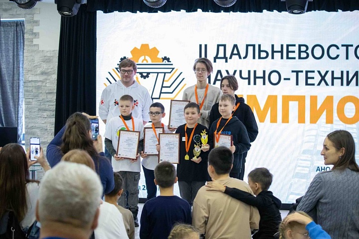 14 и 15 Декабря в Учебном Центре «Активное Образование»﻿ прошел II Дальневосточный научно-технический чемпионат.