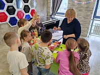 Сегодня в стенах Учебного Центра прошел финальный этап нашего проекта, направленного на формирование понимания важности финансовых ресурсов в семейном бюджете. - фото № 1